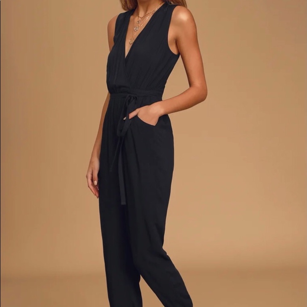 Black Lulus Sleeveless Jumper (Take on the day)